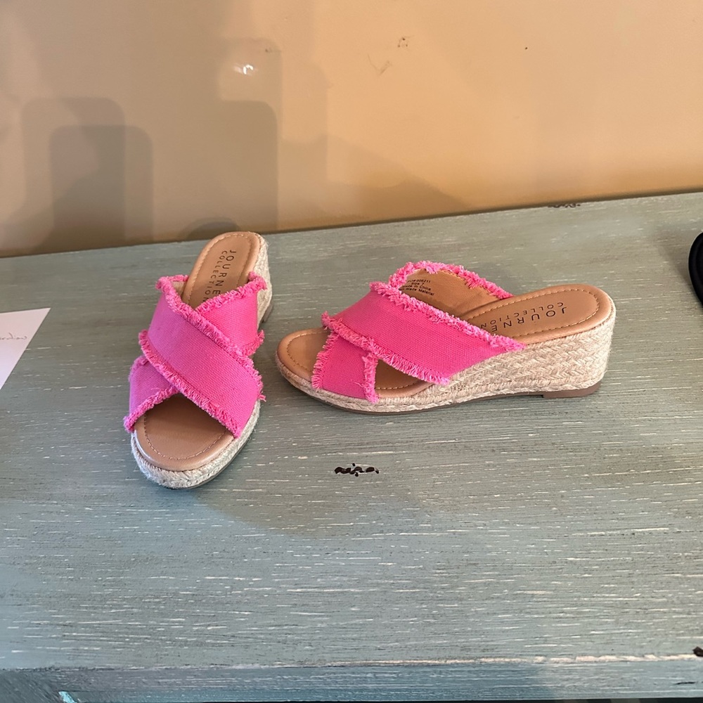 Frayed edges wedge sandal
